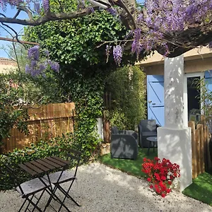 Chez Louis Hotel