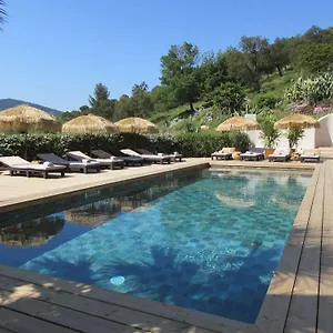 Tricoli Avec Piscine Hotel